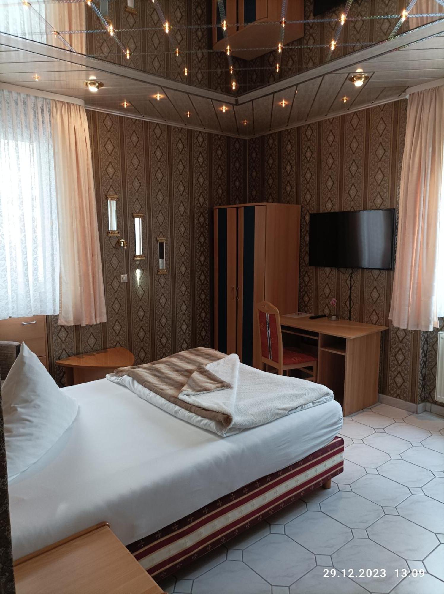 Central Hotel Швецинген Екстериор снимка
