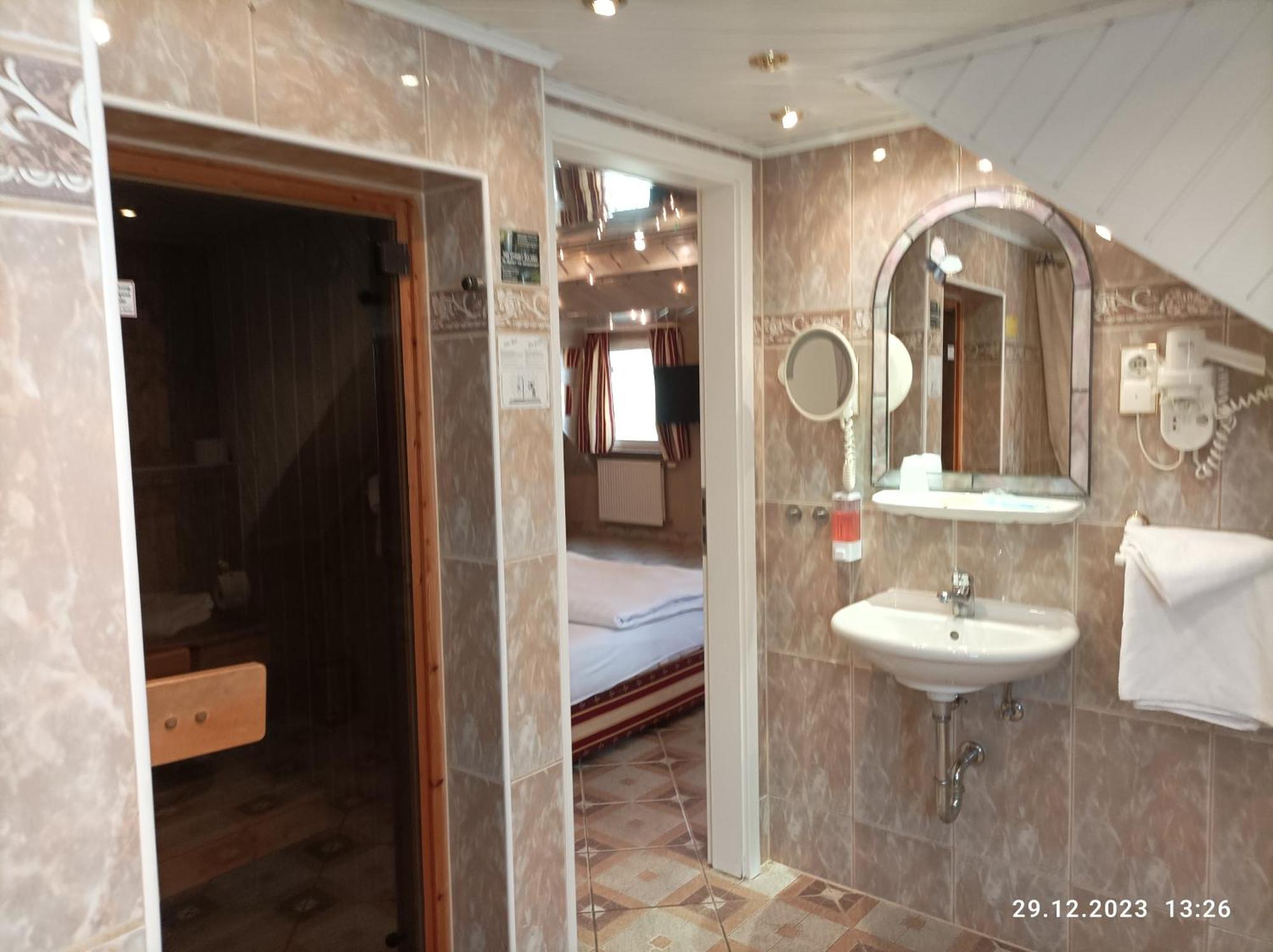 Central Hotel Швецинген Екстериор снимка