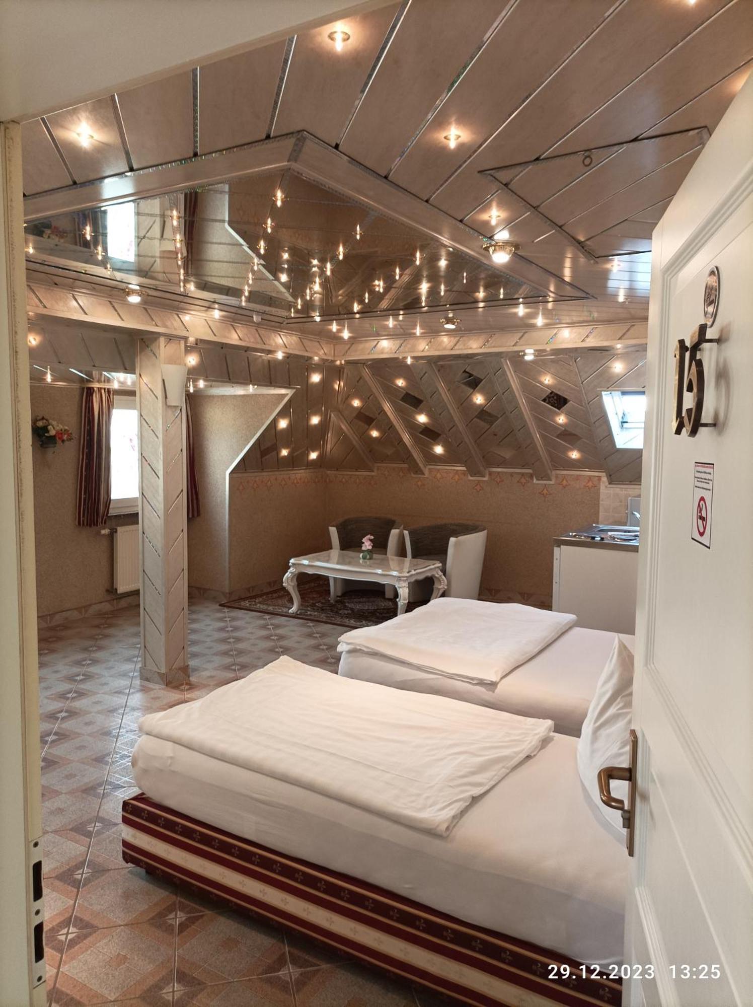 Central Hotel Швецинген Екстериор снимка