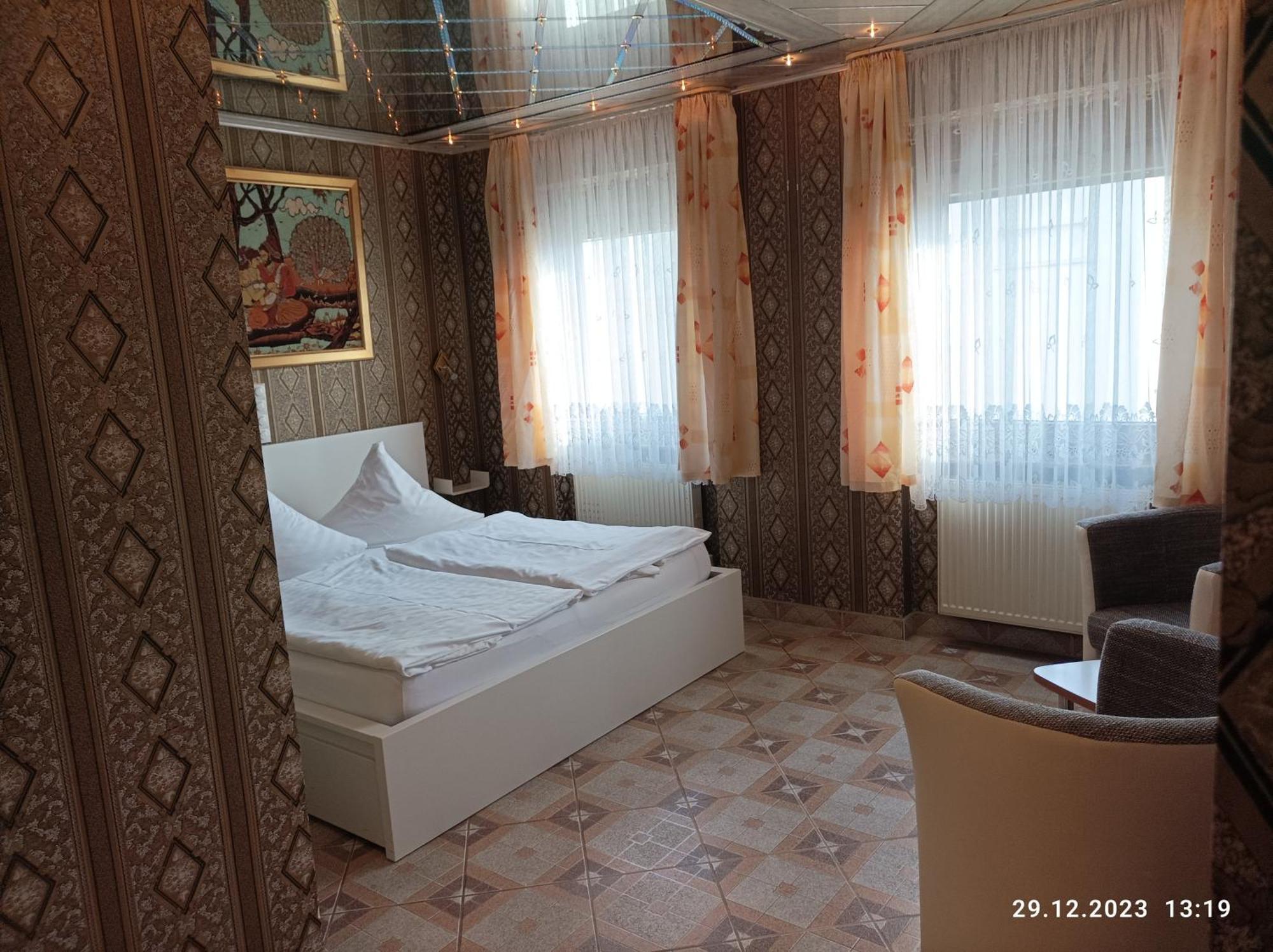 Central Hotel Швецинген Екстериор снимка