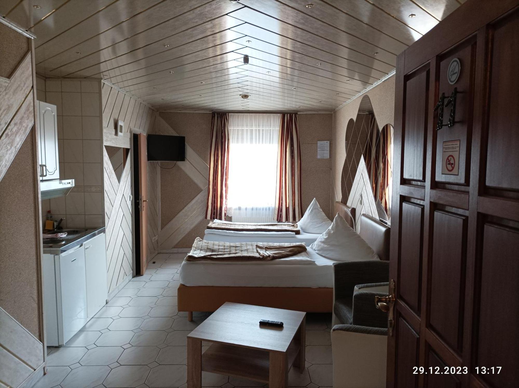 Central Hotel Швецинген Екстериор снимка