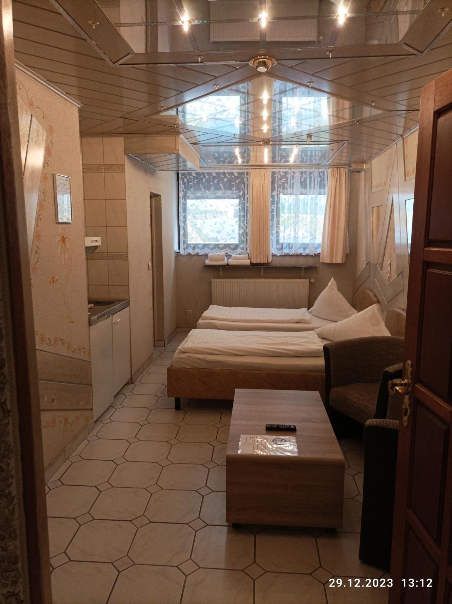 Central Hotel Швецинген Екстериор снимка